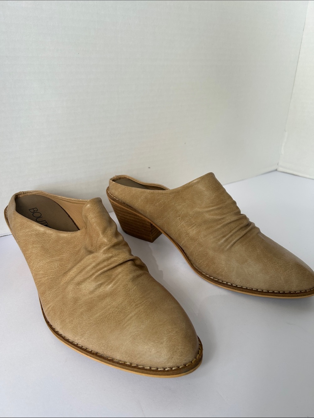 b.o.c. Women's Tan Ruched Leather Block Heel Mules 11